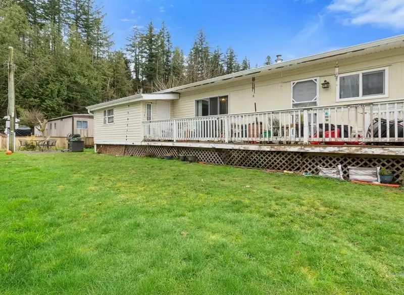 27 3942 COLUMBIA VALLEY ROAD - photo 2 of 10