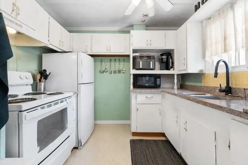 27 3942 COLUMBIA VALLEY ROAD - photo 3 of 10