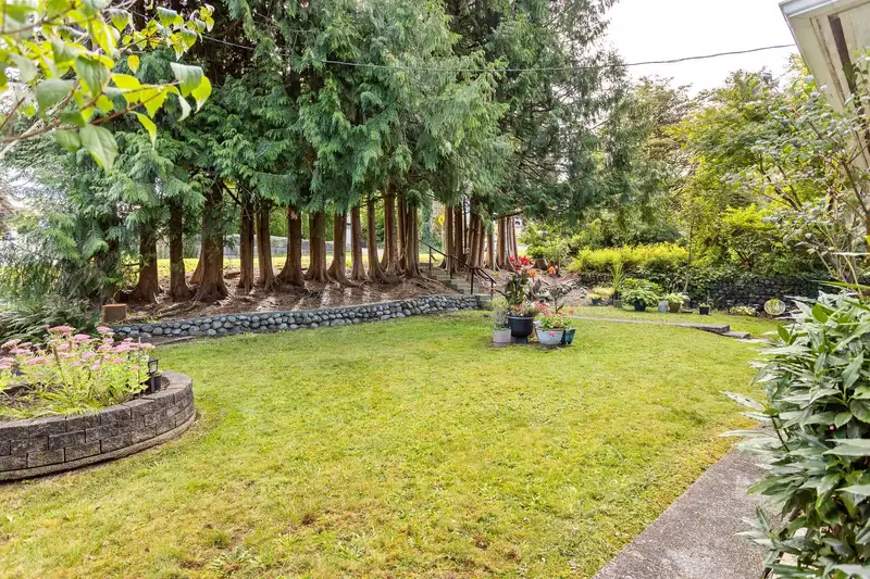 1625 WESTERN DRIVE - photo 3 of 36