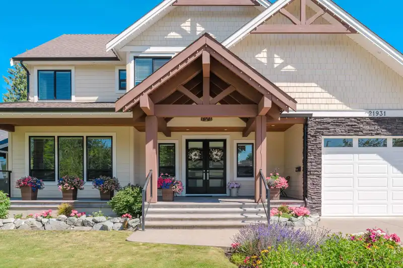 21931 46 AVENUE - photo 4 of 40