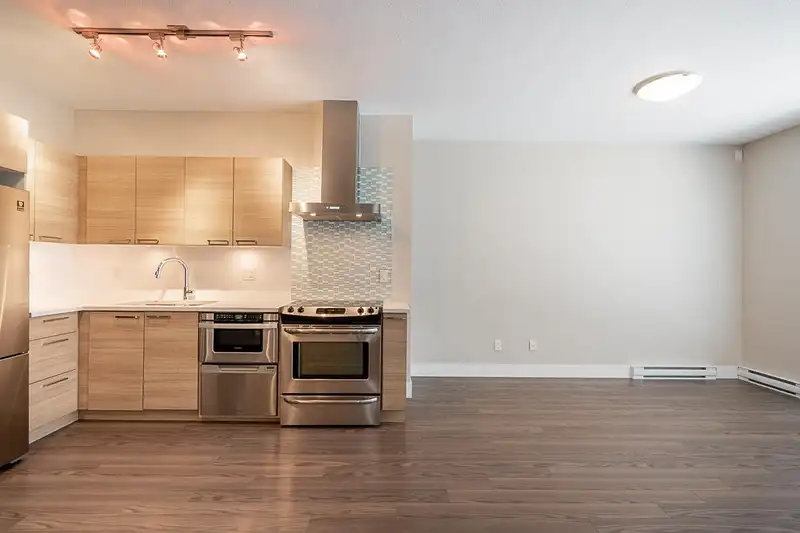 302 5811 177B STREET STREET - photo 2 of 19