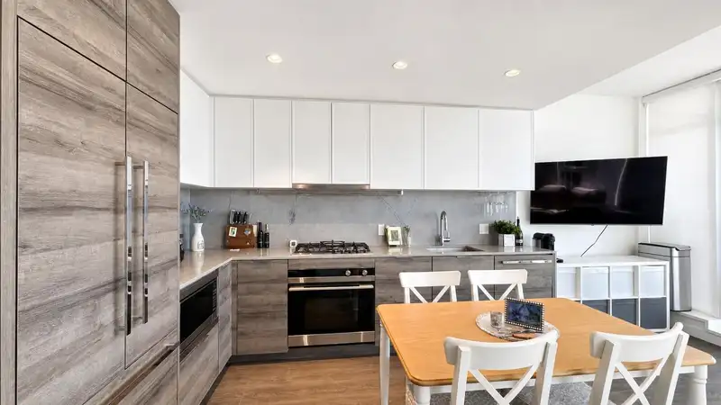1403 1045 AUSTIN AVENUE - photo 4 of 20