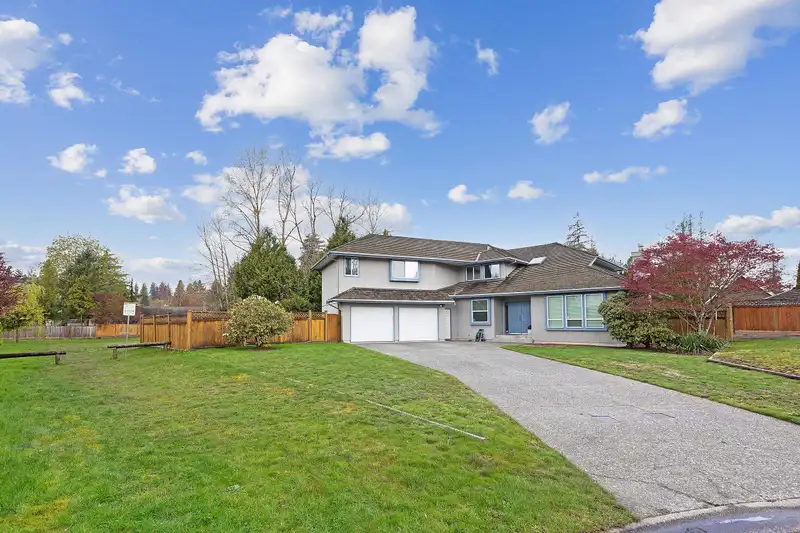 15541 58A AVENUE - photo 2 of 39