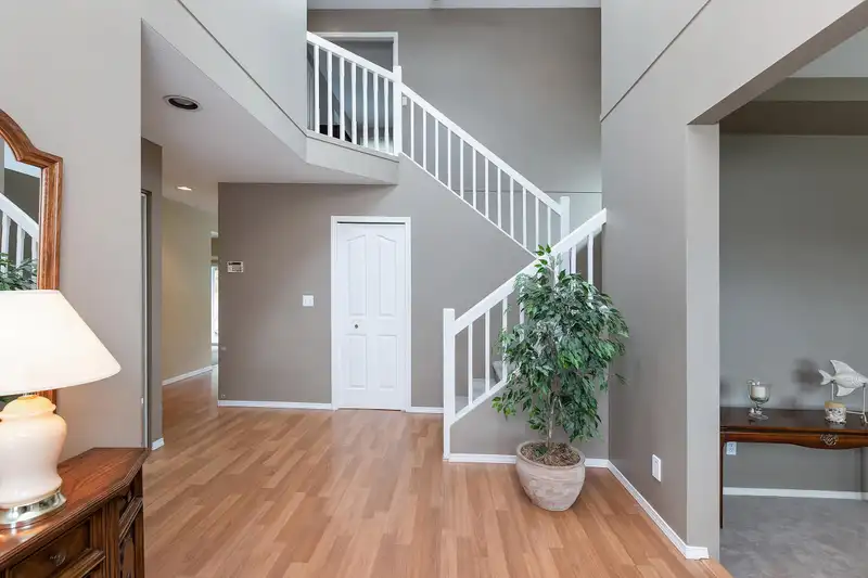 15541 58A AVENUE - photo 3 of 39