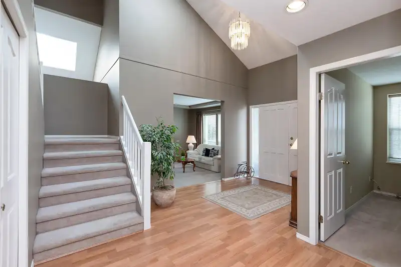 15541 58A AVENUE - photo 4 of 39
