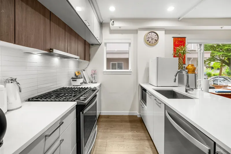 2745 WARD STREET - photo 3 of 23