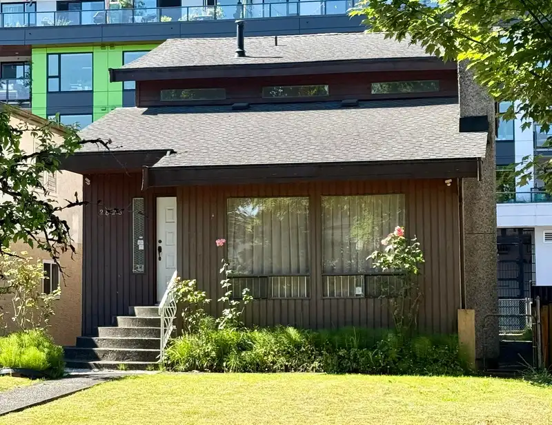 2826 FRANKLIN STREET - photo 1 of 16
