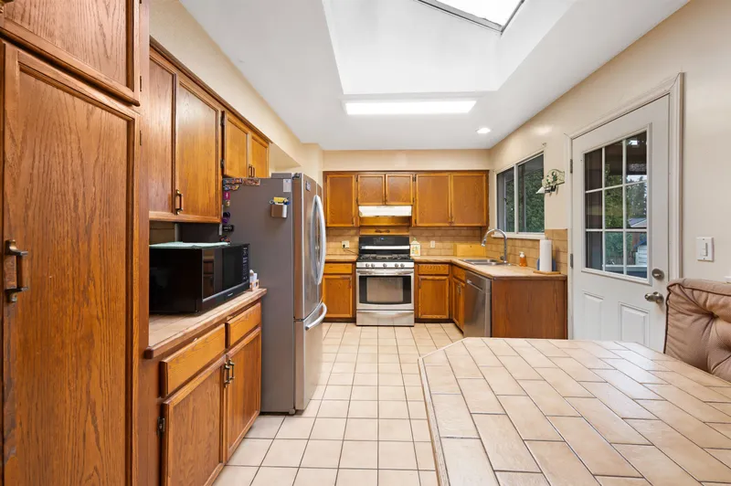 12919 98A AVENUE - photo 3 of 25