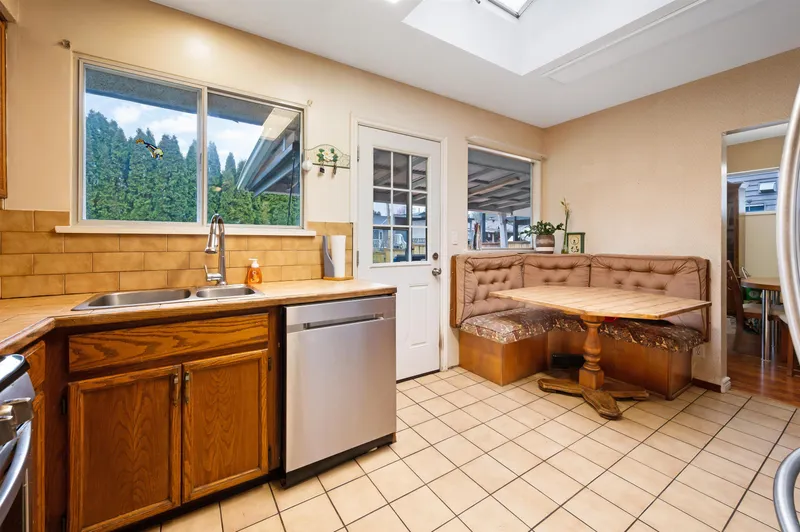 12919 98A AVENUE - photo 4 of 25