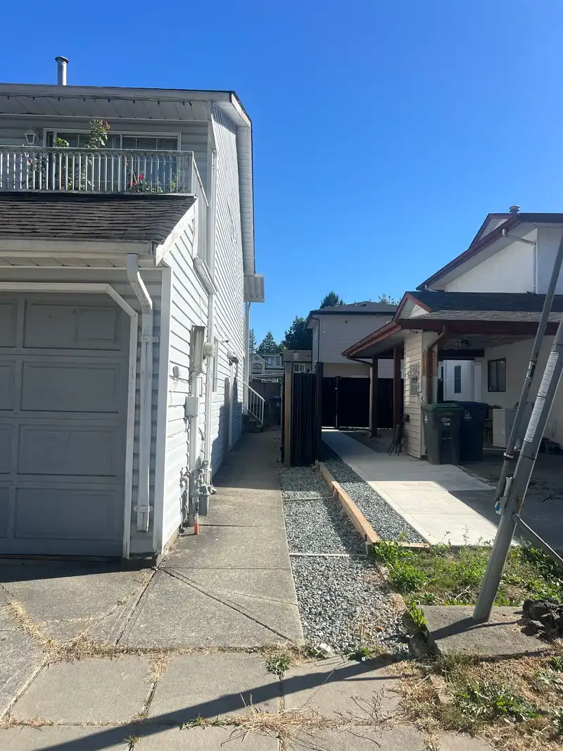 13342 79 AVENUE - photo 4 of 29