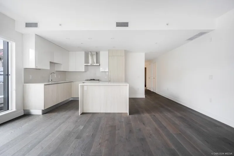 105 477 W 59TH AVENUE - photo 2 of 9