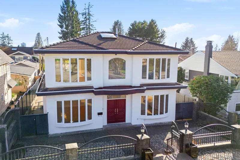 213 W 28TH STREET - photo 1 of 25