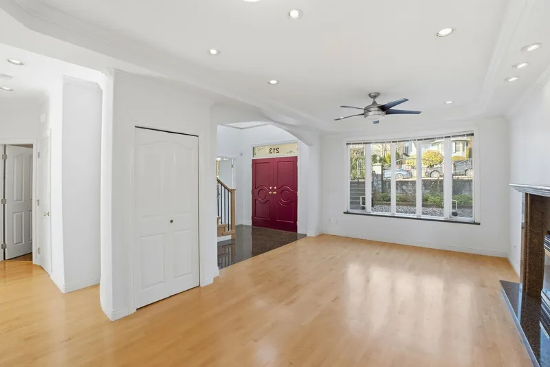 213 W 28TH STREET - photo 4 of 25