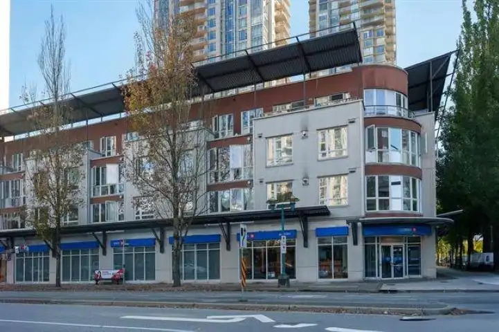 PH5 1163 THE HIGH STREET - photo 2 of 32