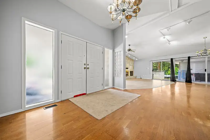 2644 140 STREET - photo 4 of 26