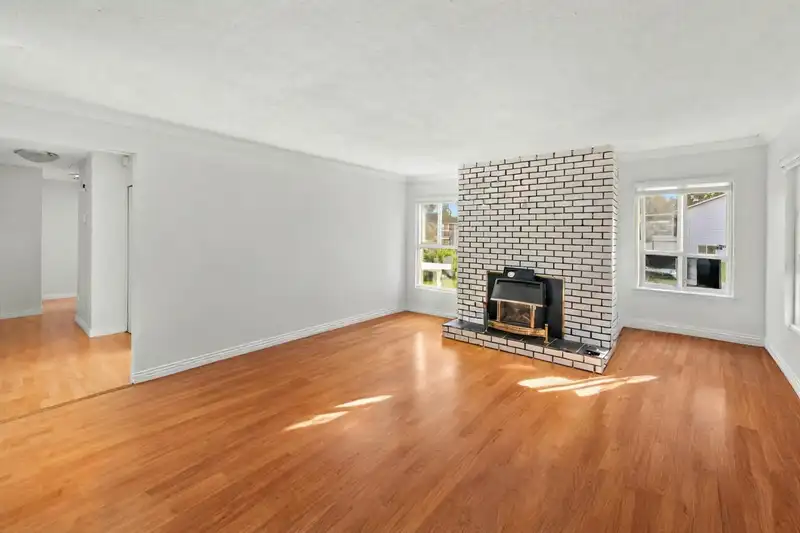 7060 E BREWSTER DRIVE - photo 3 of 37