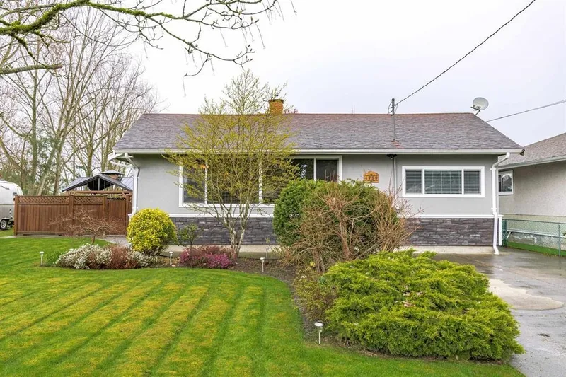 4729 60B STREET - photo 1 of 25