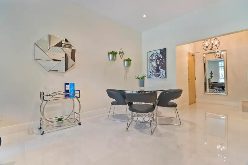 102 888 HAMILTON STREET - photo 3 of 11