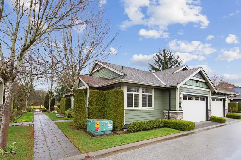 36 350 174 STREET - photo 1 of 35