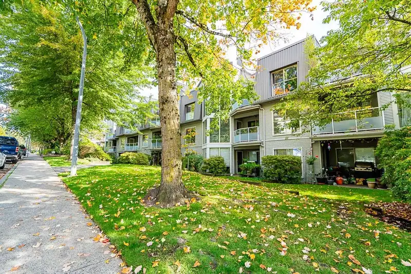 205 68 RICHMOND STREET - photo 2 of 36