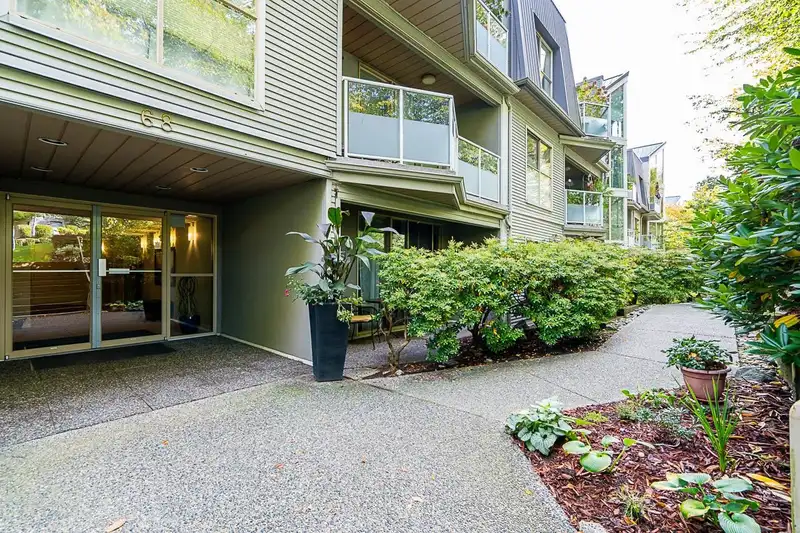 205 68 RICHMOND STREET - photo 3 of 36