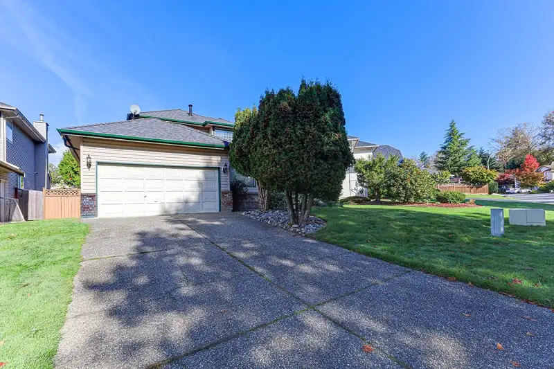 8629 141 STREET - photo 1 of 33
