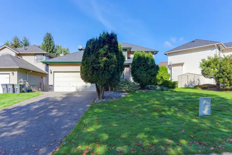 8629 141 STREET - photo 3 of 33
