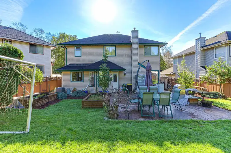8629 141 STREET - photo 4 of 33