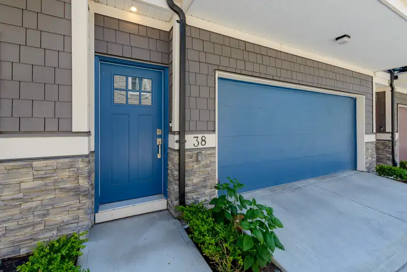38 10488 124 STREET - photo 3 of 32