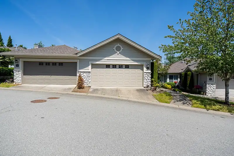 4 16888 80 AVENUE - photo 1 of 35