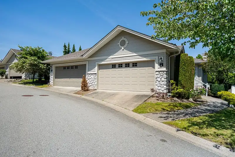4 16888 80 AVENUE - photo 2 of 35