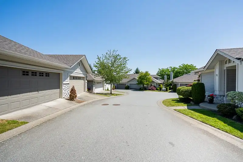 4 16888 80 AVENUE - photo 4 of 35