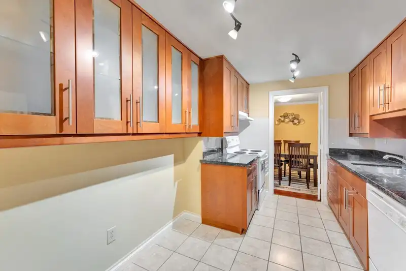 214 7297 MOFFATT ROAD - photo 4 of 22