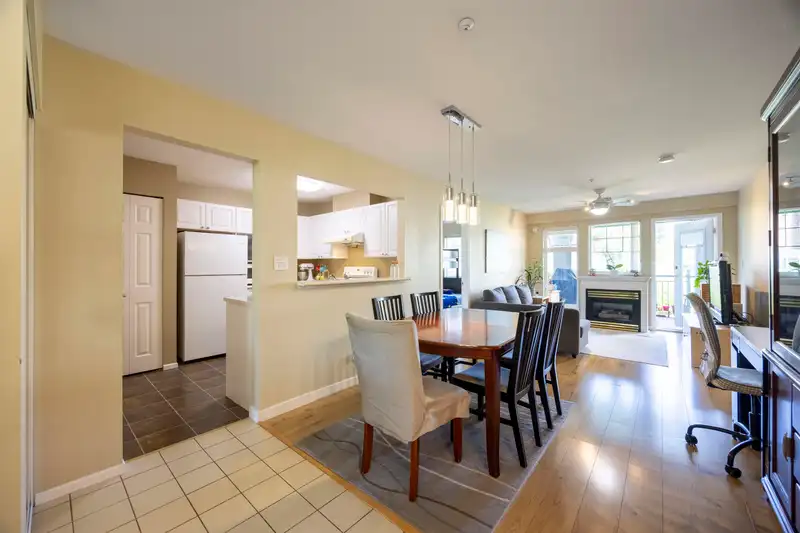 314 1190 EASTWOOD STREET - photo 3 of 24