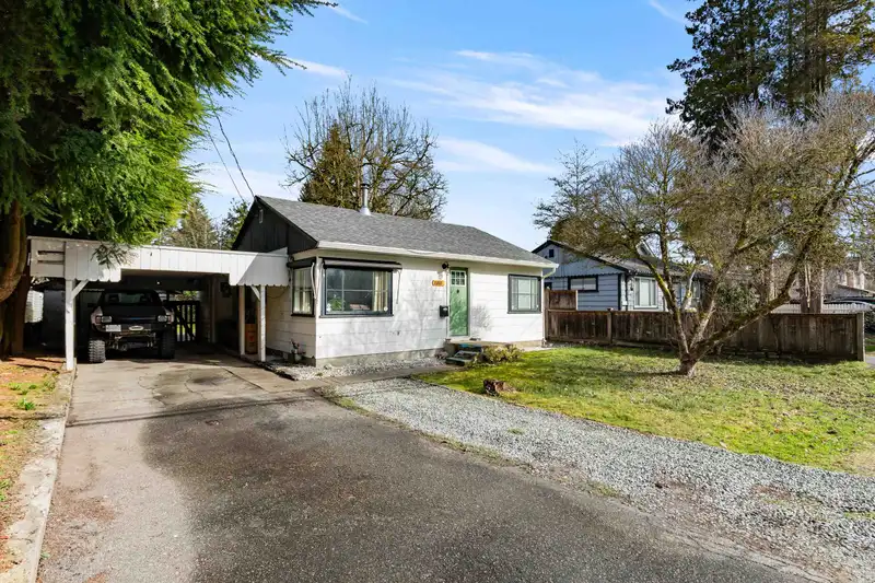 21555 121 AVENUE - photo 3 of 35