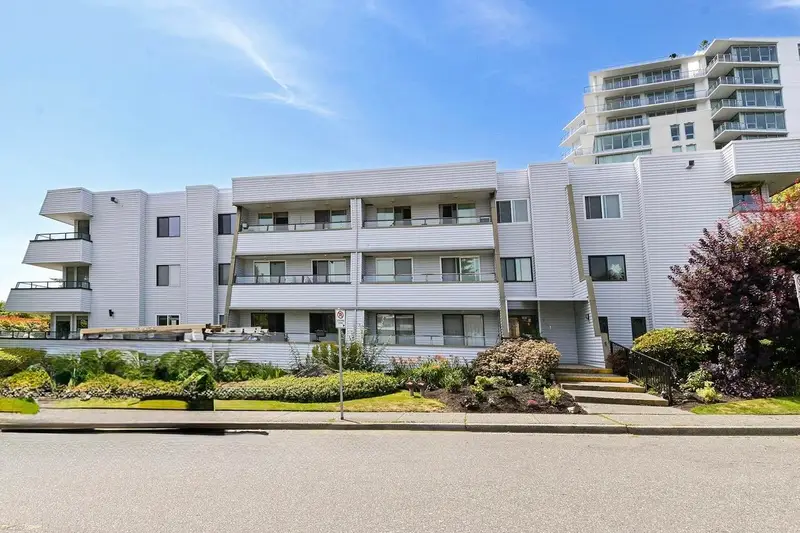 303 1341 GEORGE - photo 1 of 22