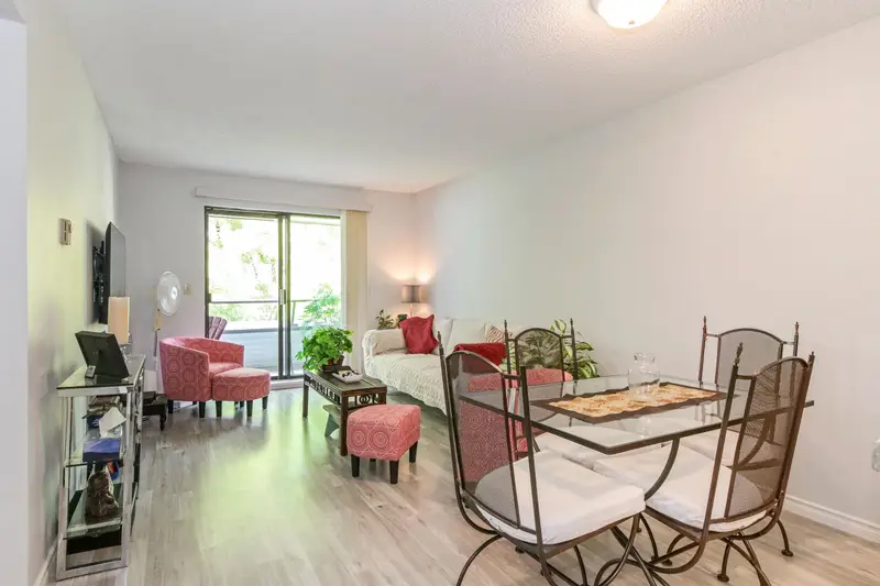 303 1341 GEORGE - photo 2 of 22