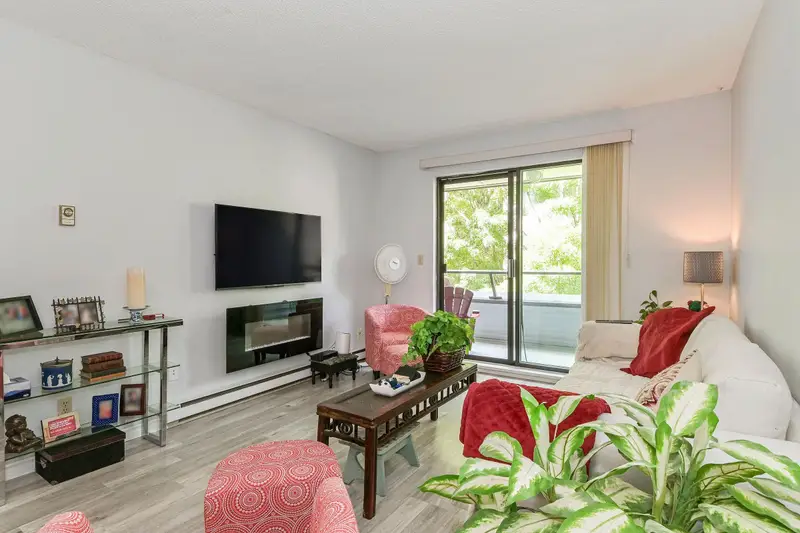 303 1341 GEORGE - photo 3 of 22