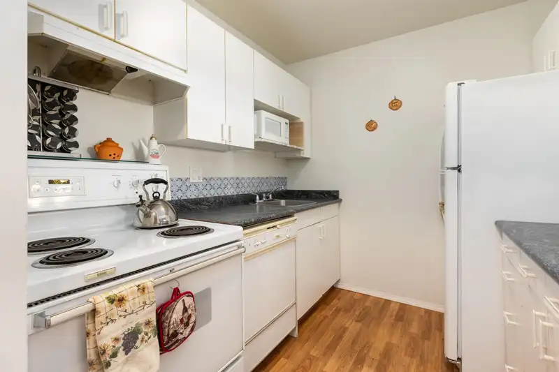 212 8291 PARK ROAD - photo 3 of 20