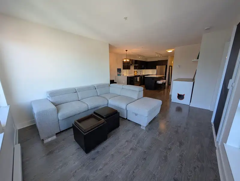 414 500 ROYAL AVENUE - photo 3 of 33
