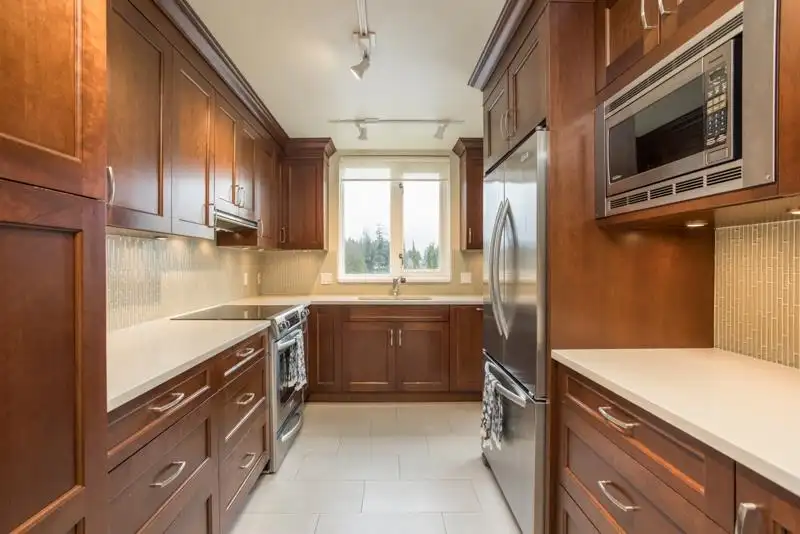 701 2203 BELLEVUE AVENUE - photo 3 of 38