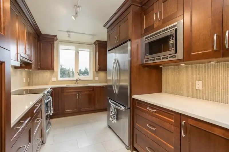 701 2203 BELLEVUE AVENUE - photo 4 of 38