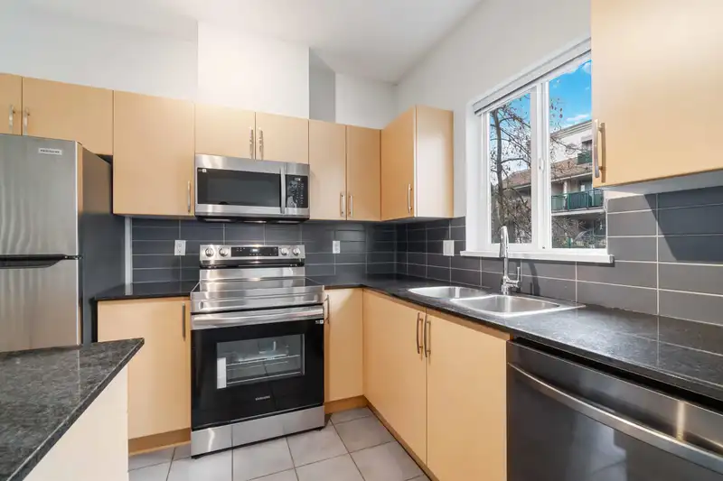 602 1661 FRASER AVENUE - photo 4 of 30