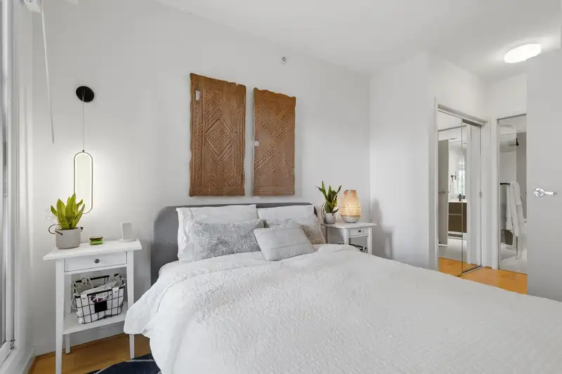 303 1888 YORK AVENUE - photo 3 of 23