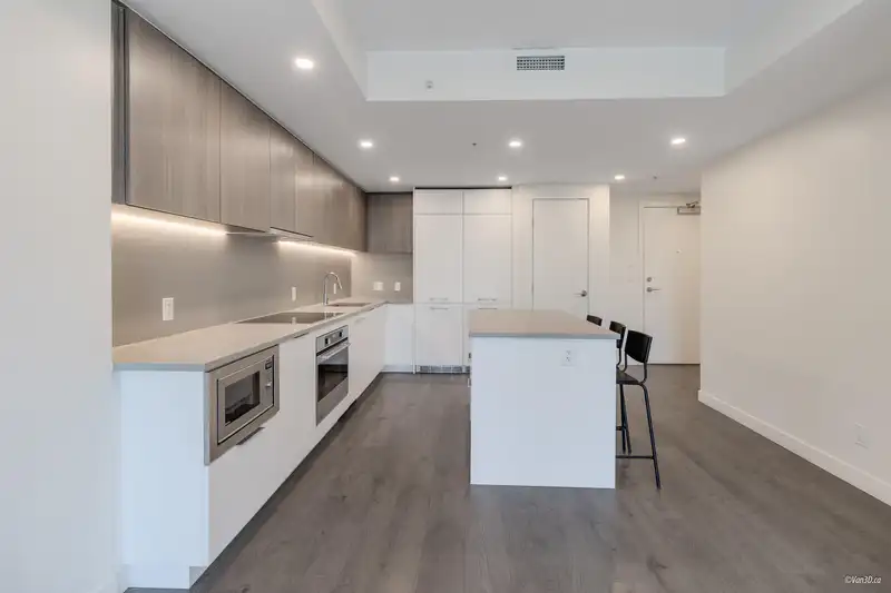402 13318 104 AVENUE - photo 3 of 24