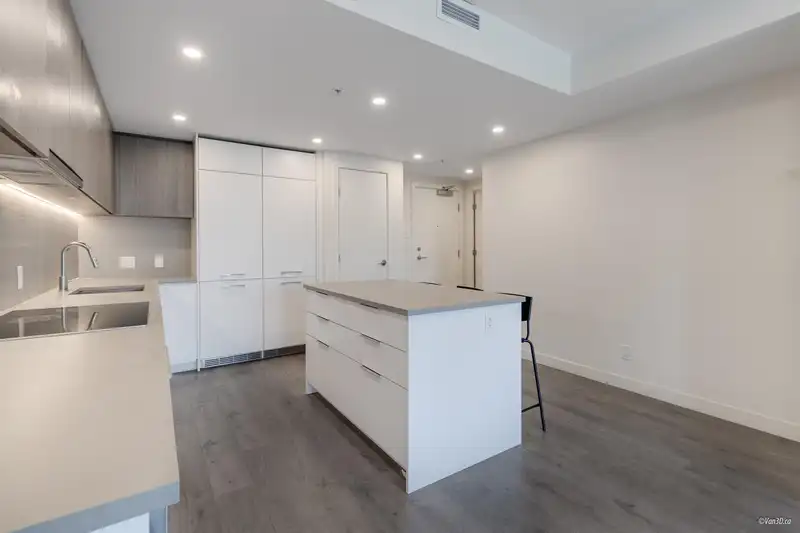402 13318 104 AVENUE - photo 4 of 24