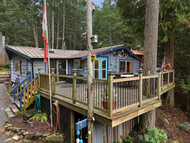 493 ABBOTT ROAD - photo 4 of 25