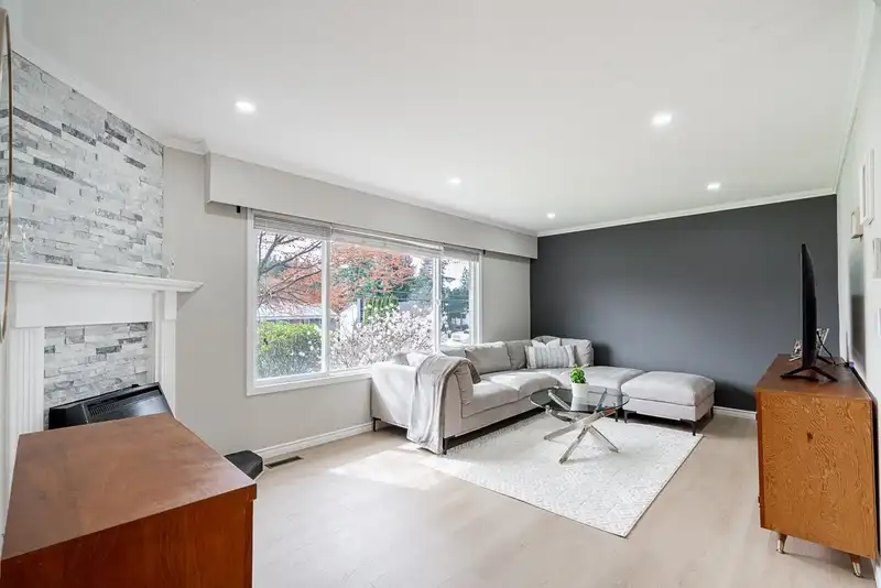 32157 HOLIDAY AVENUE - photo 2 of 38