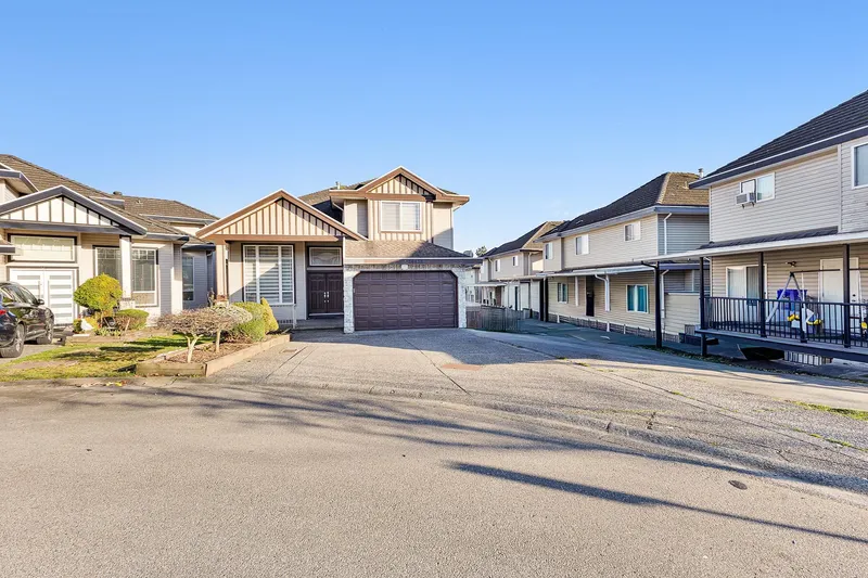 14516 81 AVENUE - photo 2 of 25