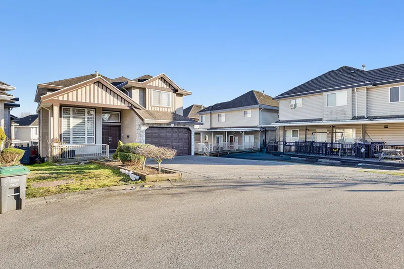 14516 81 AVENUE - photo 3 of 25